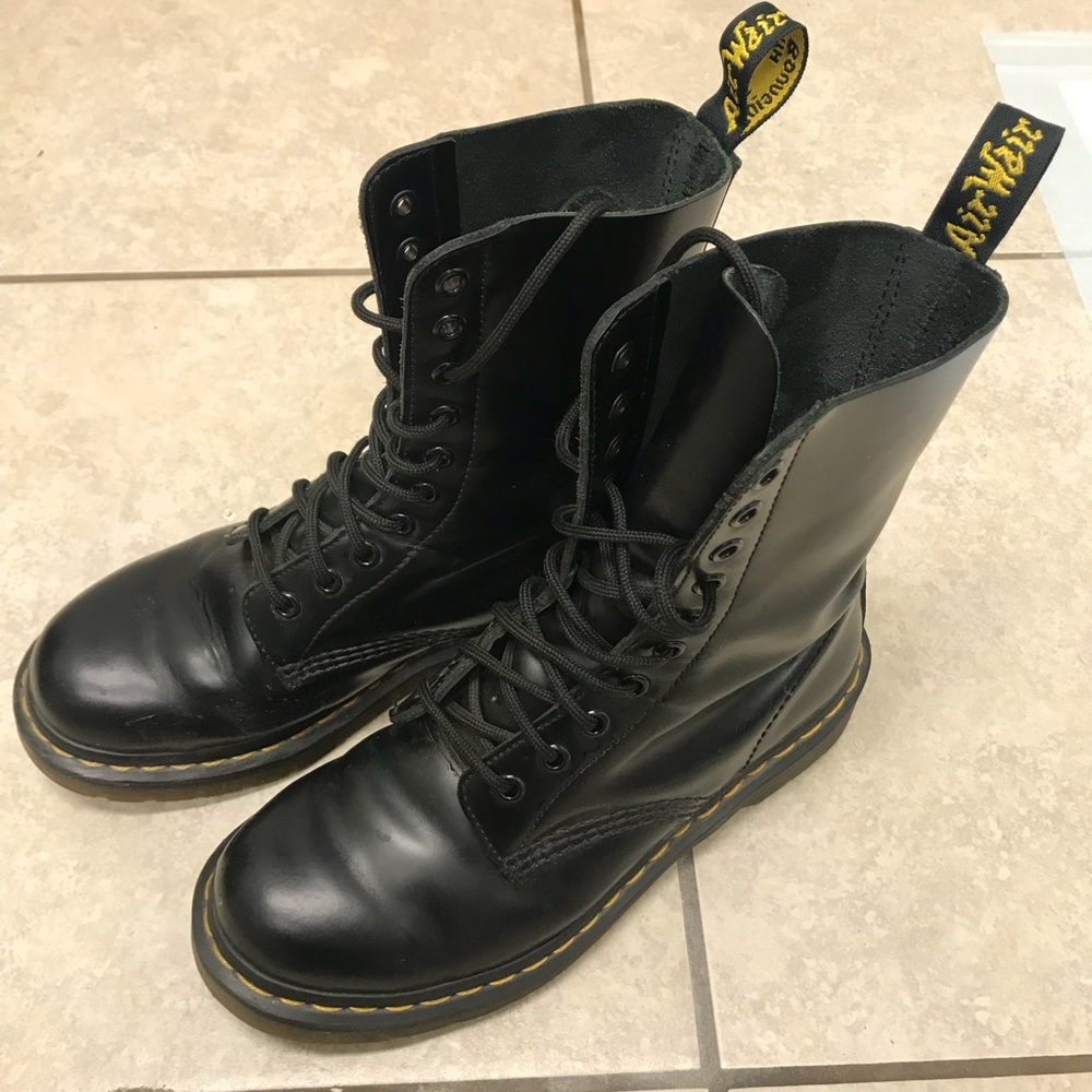 Women Dr. Martens Black Docs